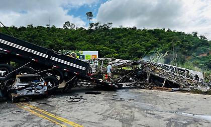 Βραζιλία: Τουλάχιστον 32 νεκροί από σύγκρουση λεωφορείου με φορτηγό