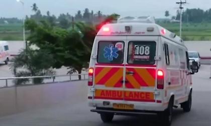 Ινδία: Κατάρρευση τριώροφου κτιρίου – Μία νεκρή, φόβοι για αρκετούς εγκλωβισμένους