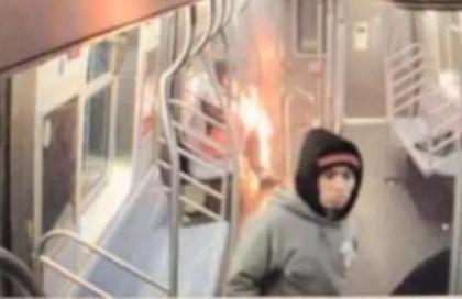Παγκόσμιο σοκ από την πυρπόληση γυναίκας στο μετρό της Νέας Υόρκης - Πώς συνελήφθη ο δράστης
