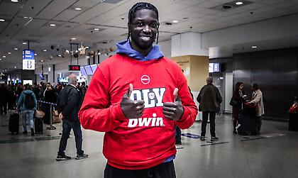 Στην Αθήνα ο Μένσα - «Ευλογημένος για την ευκαιρία από τον Ολυμπιακό»