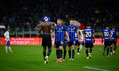 Λύγισε την Κόμο και πλησίασε στην κορυφή η Ίντερ