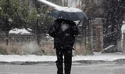 Καιρός: Τσουχτερό κρύο, χιόνια στα ορεινά