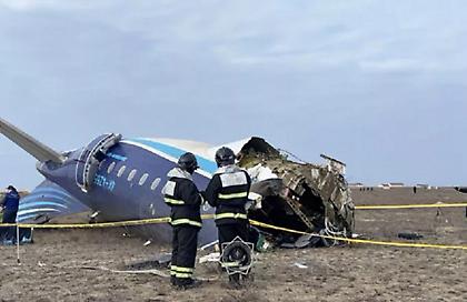 Θρίλερ με τη συντριβή του αεροσκάφους στο Καζακστάν: Αναφορές ότι μπορεί να χτυπήθηκε από αντιαεροπορικά πυρά