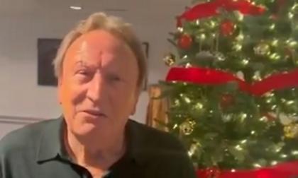 «Απολαύστε τα πειθαρχημένοι»: Οι μερακλήδικες ευχές του Νιλ Γουόρνοκ για τα Χριστούγεννα