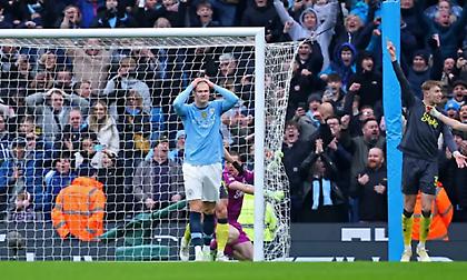 Κράτησε «όρθια» την Έβερτον στο Μάντσεστερ και τη Σίτι στην... εντατική ο Πίκφορντ!