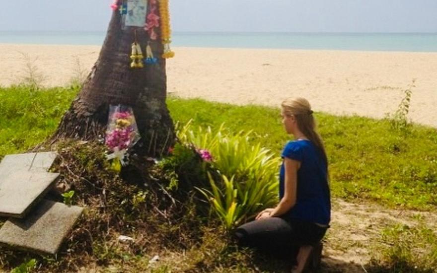 Petra Nemcova: 20 χρόνια μετά το τσουνάμι στην παραλία που τους χτύπησε το κύμα και πήρε τη ζωή χιλιάδων ανθρώπων