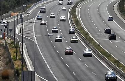 Κανονικά η κυκλοφορία των φορτηγών στις εθνικές οδούς - Υποχρεωτικές οι αντιολισθητικές αλυσίδες στην Αττική