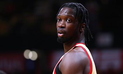 Τα πρώτα «ερυθρόλευκα» καλάθια του Μένσα και το airball στη βολή