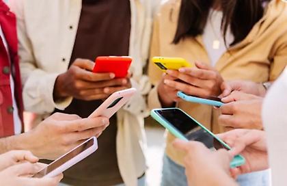 Εξάρτηση των νέων από το Διαδίκτυο - Μέχρι και 9 ώρες μπροστά στις οθόνες