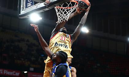 Με Σάσα και Μένσα ο Ολυμπιακός νίκησε το μαχητικό Λαύριο