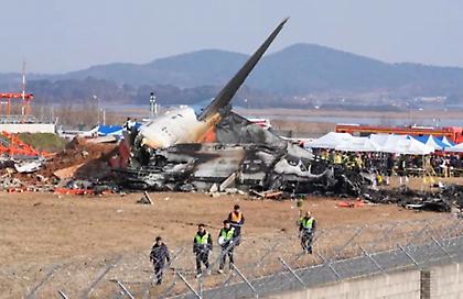 Συνετρίβη αεροσκάφος στη Νότια Κορέα - Δεκάδες νεκροί - Τρομακτικό βίντεο της στιγμής του δυστυχήματος