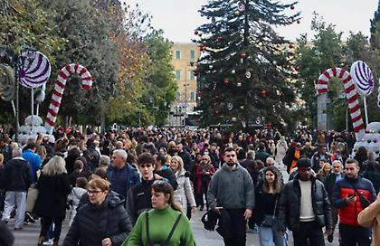 Ευκαιρία για βόλτες και ψώνια - Ανοιχτά σήμερα, τελευταία Κυριακή του χρόνου, τα μαγαζιά
