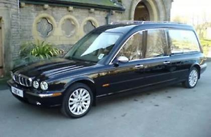 Σοβαρό τροχαίο στην Αχαΐα: Νεκροφόρα συγκρούστηκε με ΙΧ - Δύο τραυματίες