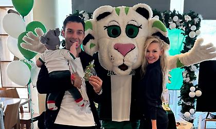 Στην γιορτή του «Πανάθα» με τον Γιώργο Τζαβέλλα η Βίκυ Κάβουρα