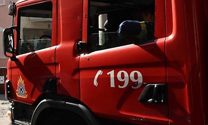 Φωτιά στο Ηράκλειο: Επιχείρηση της πυροσβεστικής σε αποθήκες στα Πεζά