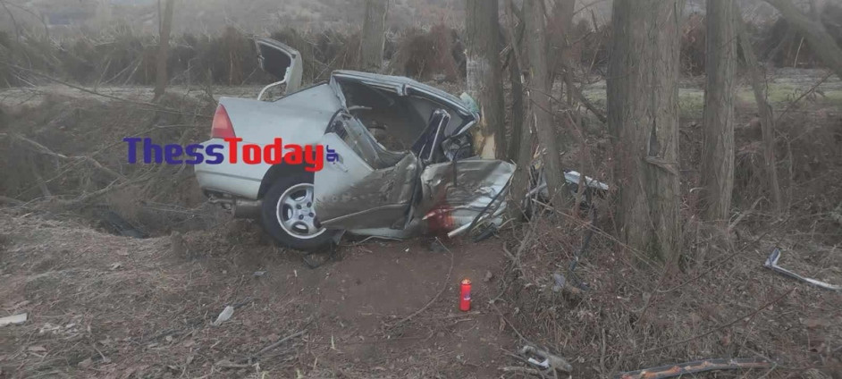 Πρέσπες: Πατέρας του νεκρού ο οδηγός του ΕΚΑΒ - Σοκαριστικές εικόνες από το δυστύχημα