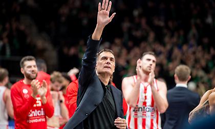 Η ατάκα Μπαρτζώκα στο ημίχρονο: «Κοιτάξτε τον εαυτό σας στον καθρέφτη και ρωτήστε τον αν έχετε φιλοδοξίες»