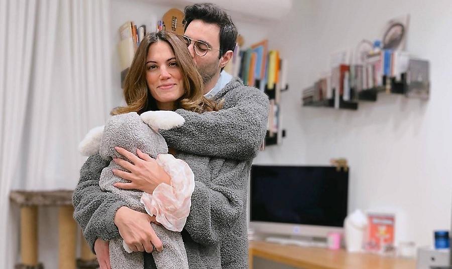 Συνατσάκη-Στρατής: Συνεχίζουν την παράδοση της matchy matchy γιορτινής φωτογραφίας. Τι ντύθηκαν φέτος;