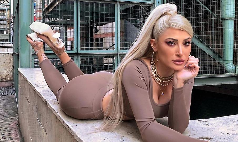 Το τρολάρισμα που κάνει ο Αλεξάνδρου στην Τούνη για τη νοικοκυροσύνη της δεν έχει προηγούμενο