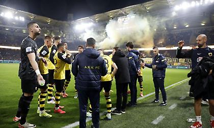 Τσακίρης: «Να νικήσει και να μεταφέρει την πίεση στους υπόλοιπους η ΑΕΚ - Κοιτάζει και άλλους εκτός από Μαζουακού»