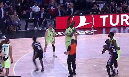 Πανέξυπνος Σορτς, κέρδισε τζάμπολ από τον κατά 47 πόντους ψηλότερο Φαλ!