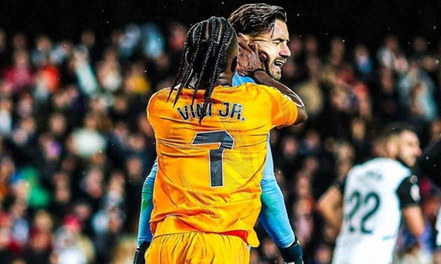 Κινδυνεύει με τιμωρία 4 έως 12 αγωνιστικών ο Βινίσιους για το σπρώξιμο στον Ντιμιτριέφσκι