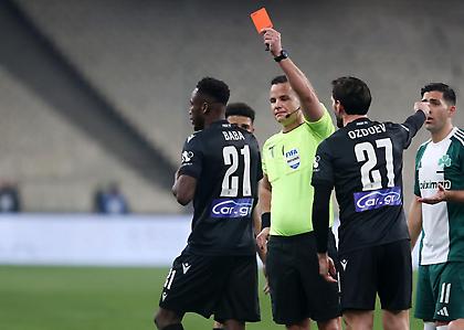 ΠΑΟΚ: Αποβλήθηκε ο Μπάμπα στο ντέρμπι, δεν παίζει στο Κύπελλο με ΑΕΚ!