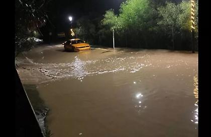 Προβλήματα στη Ρόδο από τις ισχυρές βροχοπτώσεις - Ήχησε το 112 τα ξημερώματα