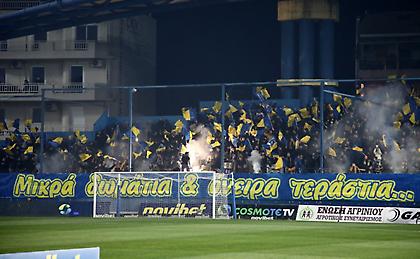 Η ένταση στο μπουθ του Ολυμπιακού και η συγγνώμη του Κωστούλα!