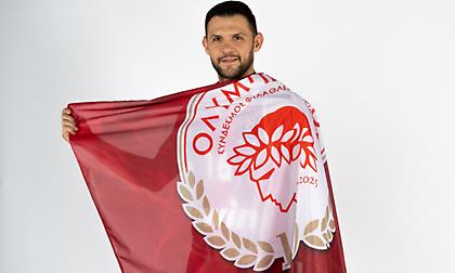 Παπανικολάου: «Οικογένεια για εμένα ο Ολυμπιακός, είναι η μισή ζωή μου ουσιαστικά!»