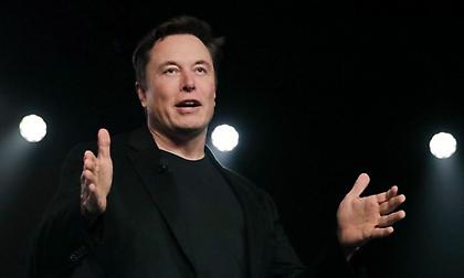 Πατέρας Ίλον Μασκ: «Εννοείται πως ο γιος μου θα ήθελε να αγοράσει τη Λίβερπουλ»