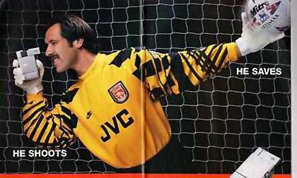 Πιο 90’s δεν γίνεται: Η επική διαφήμιση της JVC με πρωταγωνιστή τον Ντέιβιντ Σίμαν!