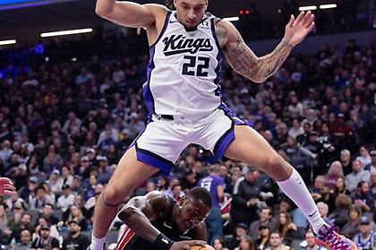 Αυτό θα πει… έφαγε την προσποίηση: Ο Κάρτερ πήδηξε πάνω από τον Ροζίερ