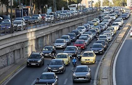 Μποτιλιάρισμα χιλιομέτρων στην άνοδο της Κηφισίας προς ΟΑΚΑ λόγω δυο συγκρούσεων οχημάτων