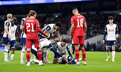 Πήγε για κεφαλιά και σωριάστηκε στο έδαφος: Σοκ στην Τότεναμ με Μπεντανκούρ!