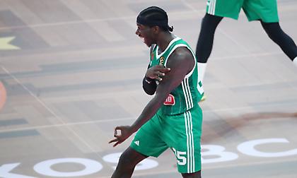 Μυθικός και ασταμάτητος Ναν: Ισοφάρισε το ρεκόρ με τα περισσότερα σερί παιχνίδια με πάνω από 25 πόντους!