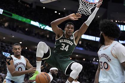 Με ιστορικό double-double του Γιάννη, οι Μπακς νίκησαν εύκολα τους Σπερς