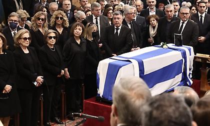 Η Ελλάδα αποχαιρέτισε τον Κώστα Σημίτη - Συγκίνηση και «Αθάνατος» στο Α’ Νεκροταφείο