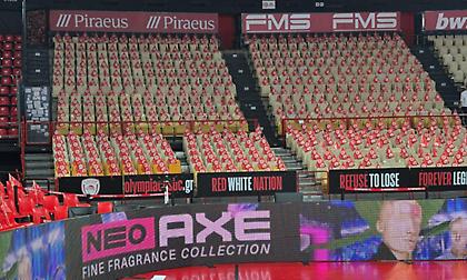 Το ΣΕΦ «ντύθηκε» με τις επετειακές σημαίες για τα 100 χρόνια του Ολυμπιακού!