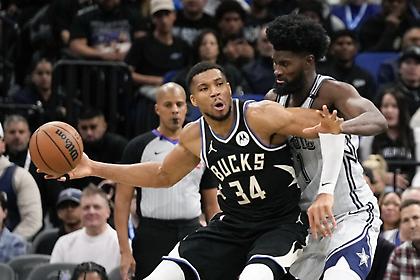 Νέα «όργια» του Αντετοκούνμπο, σημαντική νίκη για τους Μπακς μέσα στο Ορλάντο