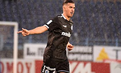 Χόρεψε στη βροχή ο Καρλίτος και άνοιξε το σκορ στη Λαμία - Δεν πανηγύρισε ο Ισπανός