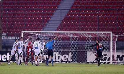 Ο Τσαγκαράκης είδε πέναλτι και αποβολή του Ντραγκόφσκι στο απίστευτο «θέατρο» του Μπετανκόρ!