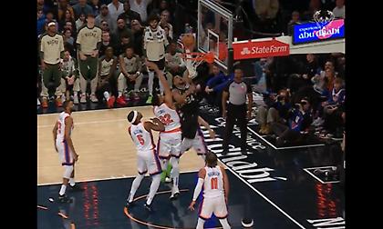 Πήρε παραμάζωμα τρεις παίκτες των Νικς και κάρφωσε με μανία ο Γιάννης Αντετοκούνμπο!