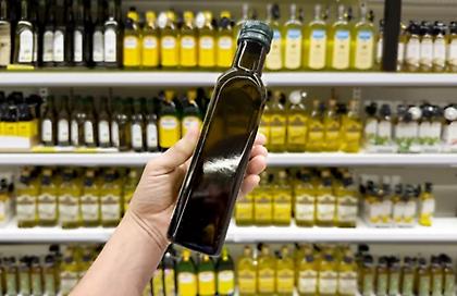 Στα ύψη παραμένει η τιμή του ελαιολάδου στα ράφια των σούπερ μάρκετ - Από 9,38 ευρώ έως 14,77 το λίτρο