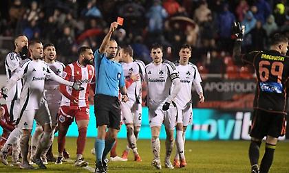 «Κράξιμο» σε Τσαγκαράκη και στην Πολωνία: «Κάκιστες διαιτητικές αποφάσεις η αποβολή και το πέναλτι»