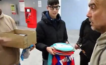 Ο Γκουαρντιόλα αποπήρε παιδιά που ζήτησαν αυτόγραφο: «Μην ξανάρθετε-Πηγαίνετε στο σχολείο!»