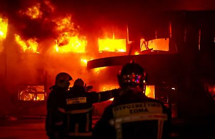 Κάηκε ολοσχερώς το εργοστάσιο στο Κορωπί- Τι δήλωσε ο Μανώλης Καραμολέγκος