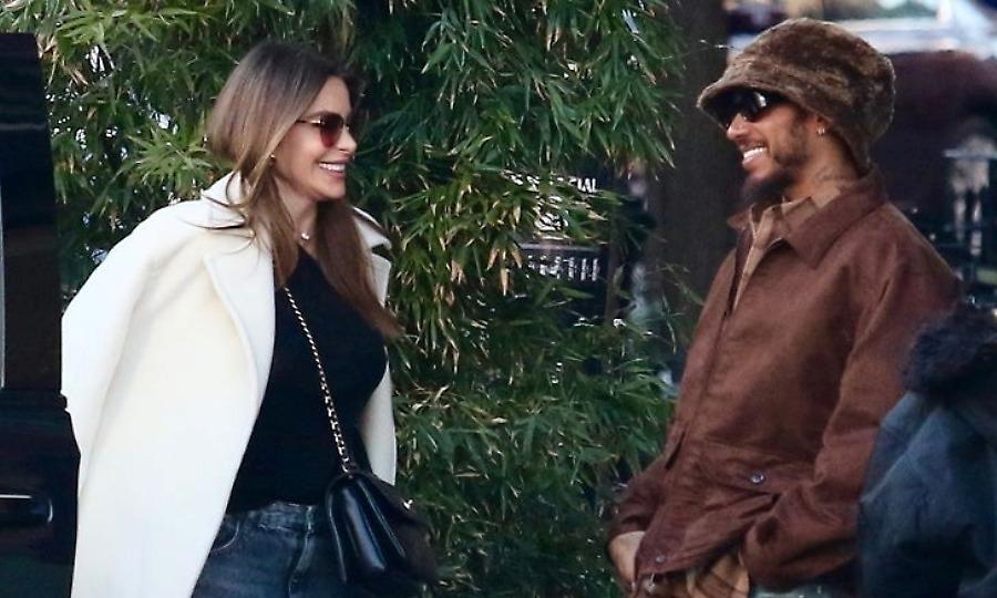 Φουντώνουν οι φήμες για σχέση της Σοφία Βεργκάρα με τον Λιούις Χάμιλτον