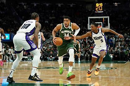 Με «τριπλό» Γιάννη, οι Μπακς έδωσαν τέλος στο σερί των Κινγκς