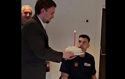 Παναθηναϊκός: Oικογενειακό κλίμα και τούρτα-έκπληξη στον Σλούκα για τα γενέθλια του πριν το ματς με την Μπαρτσελόνα